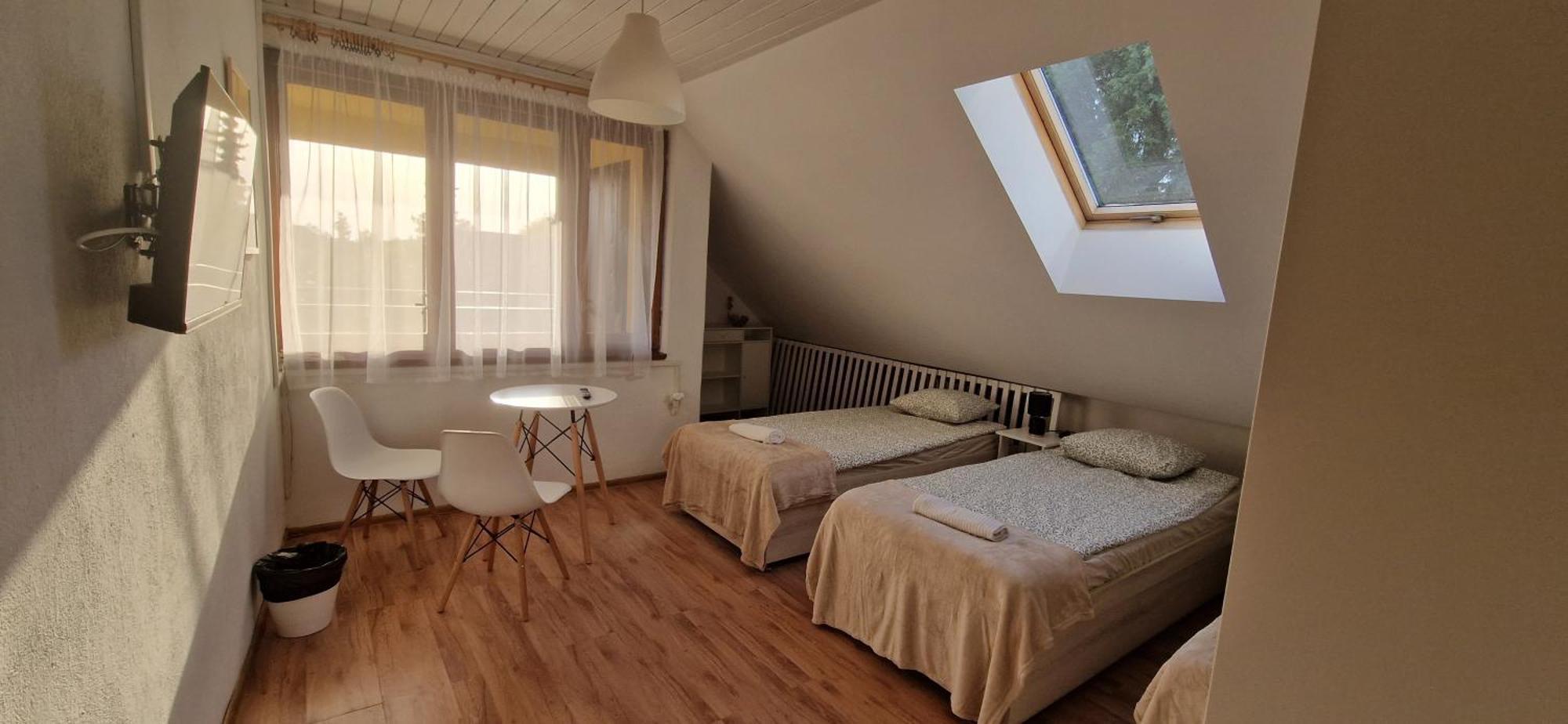 Hostel Milicka Wrocław Rom bilde